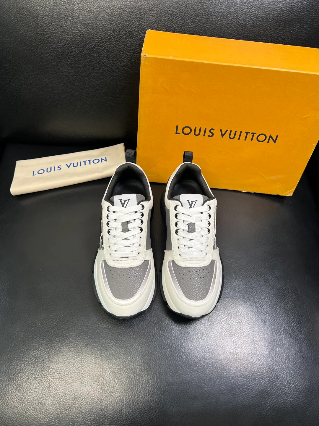 Men's shoes 💰 780 Lv High quality top crafts Louis Vuitton, sports sneakers counter synchronization, uppers imported from Italy, high-quality splicing with colorful and complex crafts, imported lambswool lining soft and comfortable, soles: original soles specially provided by the original factory, T men's shoes 💰U exclusive movable molded soles super comfortable, original and single goods, high quality, welcome to compare, code number 39-44 (customized 38 45)